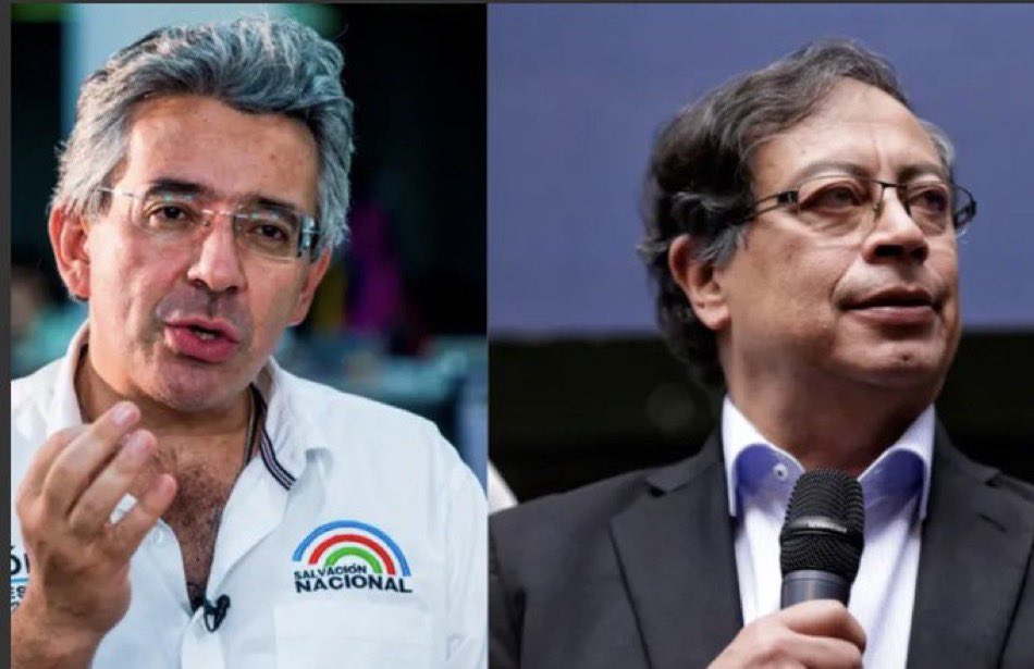AlejandraCifR's tweet photo. Una píldora para la memoria de @Enrique_GomezM 💊

Vos no hiciste oposición los 4 años del gobierno Petro, solo apareciste a colgarte de lo que hizo el Centro Democrático cuando te ibas a lanzar y a apoyar a Abelardo de la Espriella. 

Le tiras al Presidente Uribe por puro resentimiento.