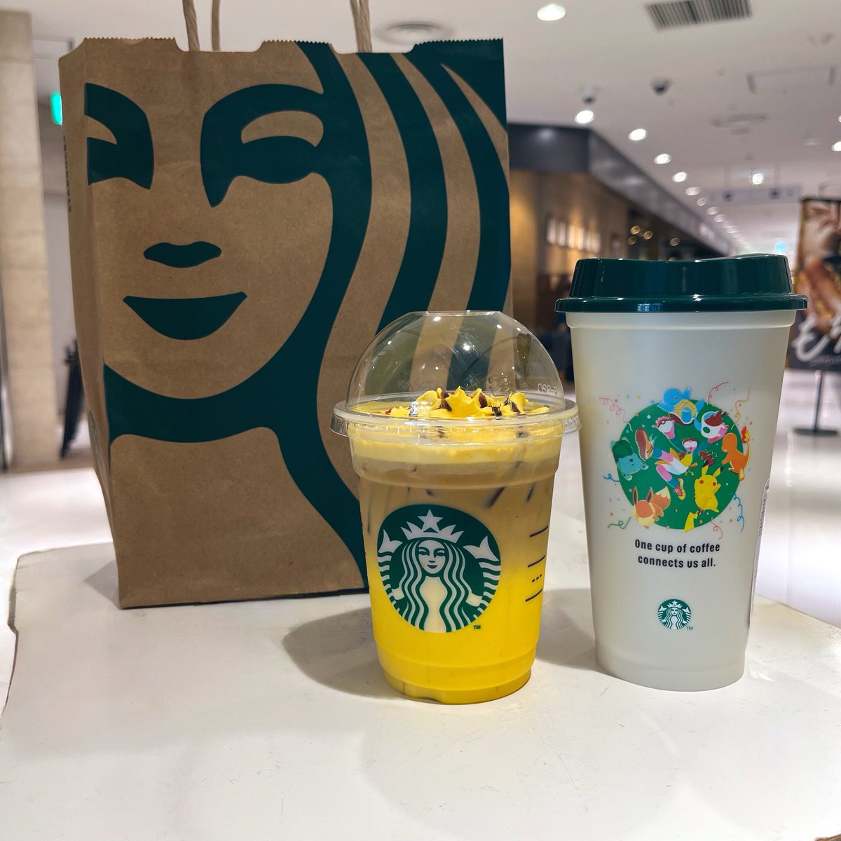 Poohgraffitti's tweet photo. クラシックプーさんの手帳カバー発売日だったので、朝から池袋と銀座を往復したけれど、親友の分が購入出来ず…😭💦
このカバーに合わせて、ほぼ日手帳デビューするので使うのが楽しみです！😊
スタバでは頼まれていたポケモンリユーザブルカップを無事GETし、ピカチュウラテも堪能しました😋 https://t.co/GdWe8iUr1E