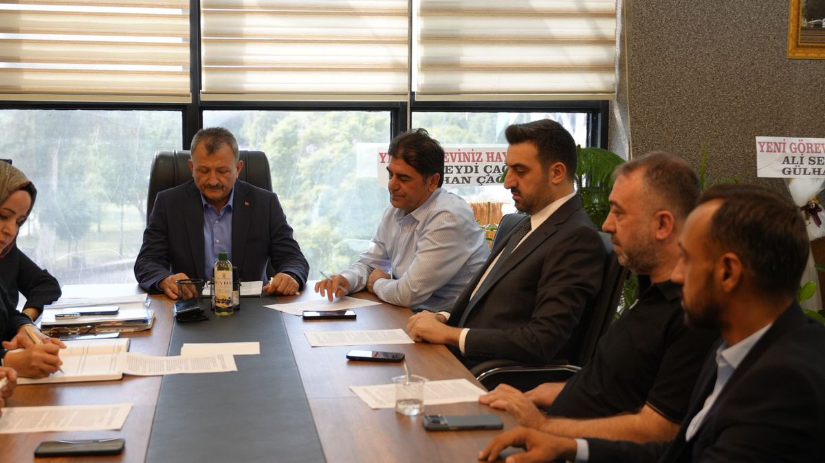 coskunali_01's tweet photo. Ekim ayı Belediye Meclisi toplantısı öncesinde, Belediye Meclis üyelerimizle grup toplantımızı gerçekleştirdik.

Seyhan’ımızın ihtiyaçlarını ve meclis gündemini değerlendirdik. Hemşehrilerimizin taleplerini dile getirmeye, haklarını savunmaya ve aksaklıkları, verilen sözlerin takipçisi olmaya devam edeceğiz.

#GüçlüTeşkilatGüçlüSeyhan

@rterdogan @Akparti @omerrcelik @abuyukgumus @yahyacelik_ @ozmehmetemin @avmustafaozkan @KaramikSunay @abdullahdogru01 @farukaytek