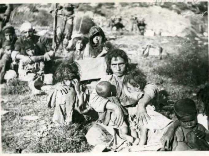 sofiyeniden's tweet photo. Kerbela’da 70 kişiyi öldürdü diye Yezid’e lanet okuyanlar Dersim’de 70000 kızılbaşı katledene ulu önder diyor. 

İKİYÜZLÜSÜNÜZ! https://t.co/TeRh2opVKA