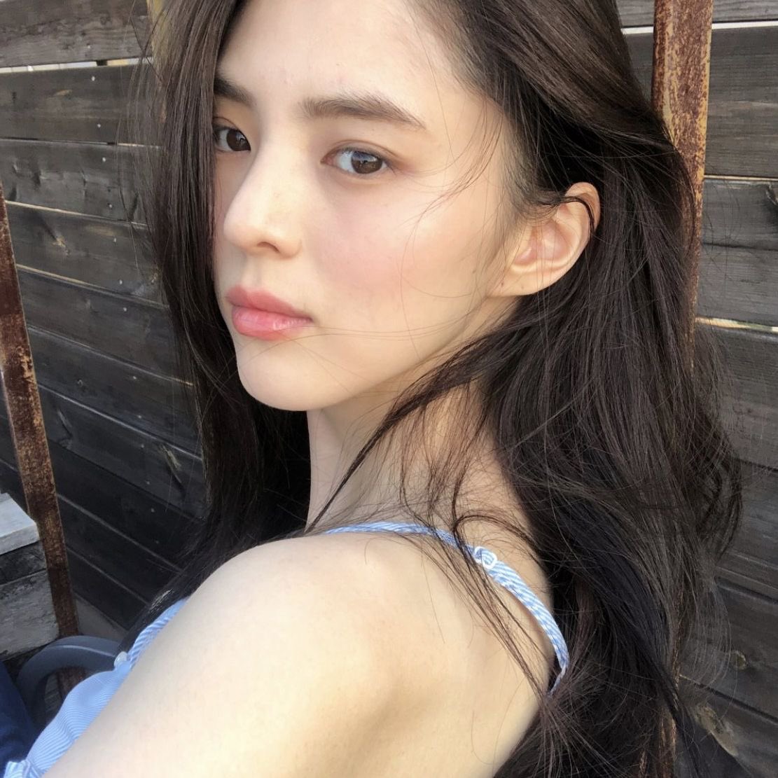 ikend0it's tweet photo. 나는 이런 민둥맨둥한 한소희 얼굴이 조은거 같음................... https://t.co/YCfftzhd0I