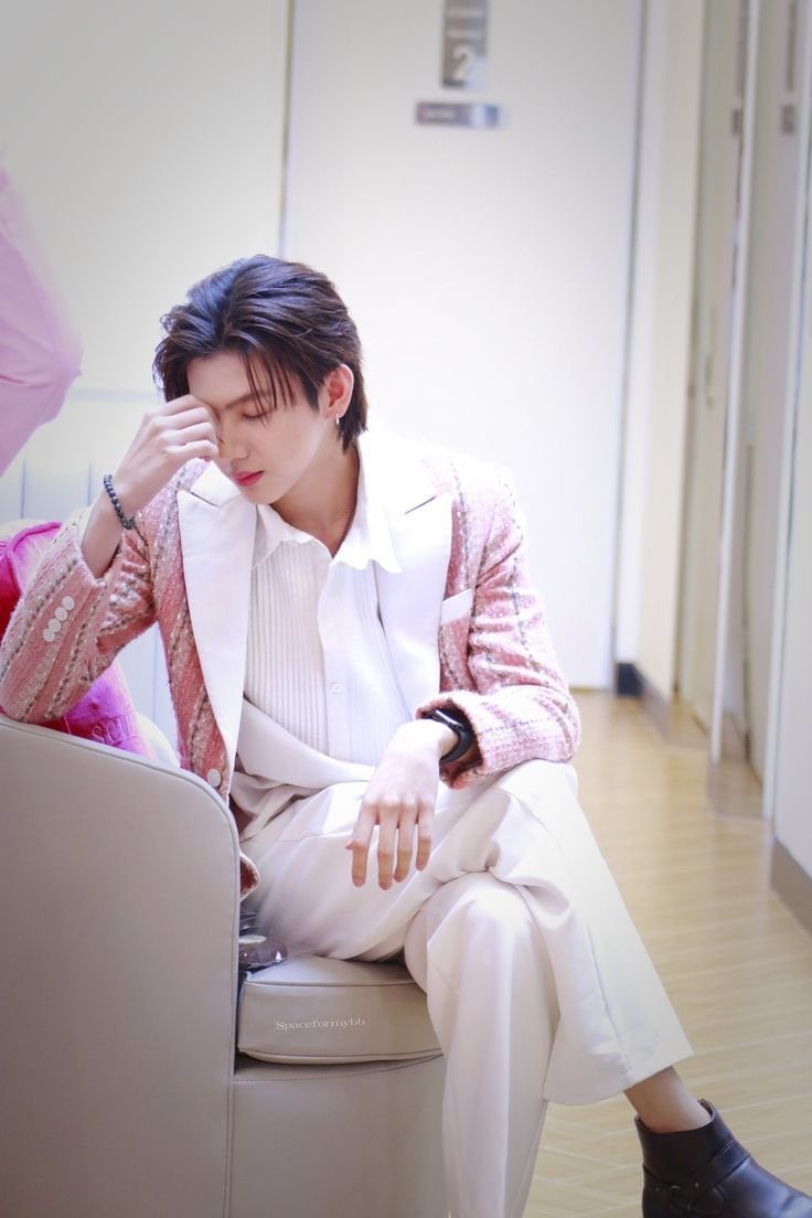 Lwaysu4q's tweet photo. ခေါင်းတွေကိုက်လိုက်တာ 

UNLUCKYBAE EPISODE 9 

#UnluckyBaeEP9
#AunStamp https://t.co/Z0NZzXkUfQ
