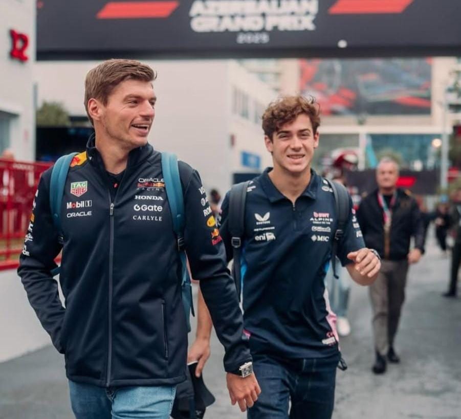 MaxArgento33's tweet photo. 🗣️ | FRANCO COLAPINTO SOBRE EL RESPALDO DE MAX VERSTAPPEN:

''Es una cuestión de experiencia o de diferencias entre deportistas. Max siempre apoya mucho a los pilotos jóvenes''.

''Esa es la clase de campeón que es. Todos los pilotos jóvenes lo admiran y es un héroe para mucha gente''.