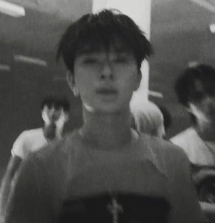 athousanduu's tweet photo. เจย์โลว                                          โนวัน https://t.co/DJYx5yNv2D