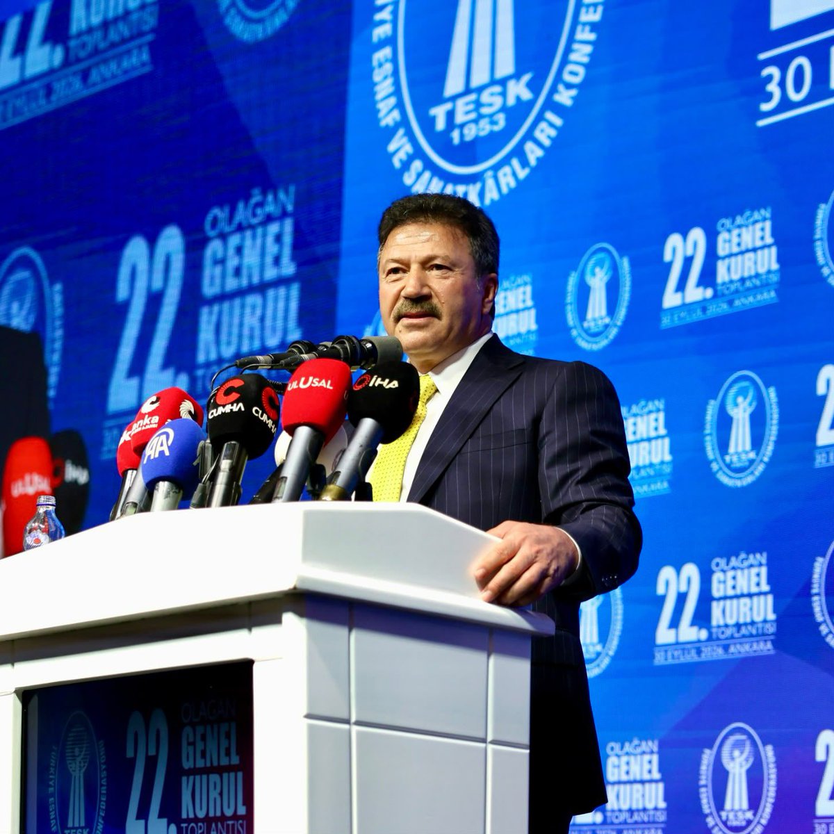 MehmetYiginer's tweet photo. Türkiye Esnaf ve Sanatkarları Konfederasyonu Genel Başkanlığı görevine seçilmem dolayısıyla; telefonla, mesajla ve sosyal medya aracılığıyla tebriklerini ve kıymetli dileklerini ileten başta Cumhurbaşkanımız Sayın Recep Tayyip Erdoğan olmak üzere bakanlarımıza, milletvekillerimize, belediye başkanlarımıza, siyasi parti ve STK temsilcilerine, kamu kurum ve kuruluşlarımızın yöneticilerine, birlik, federasyon ve oda başkanlarımıza, yönetim kurulu üyelerimize, dostlarımıza, esnaf ve sanatkarlarımıza şahsıma göstermiş oldukları yakın ilgi ve teveccühlerinden dolayı yürekten teşekkür ediyorum.

Rabbim birlik ve beraberliğimizi daim eylesin.

Yeni dönem ülkemize, milletimize, esnaf ve sanatkarlarımıza hayırlı olsun.