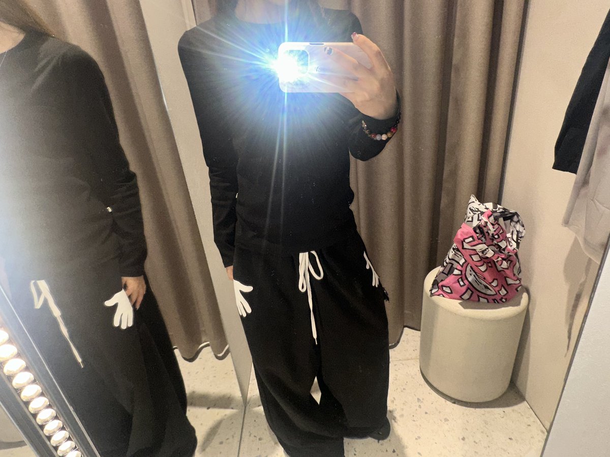 dominemegas's tweet photo. #광고 #29CM #DEVIWEAR #데비웨어 

탄탄한 소재로 만든 기본티.. .....🧏🏼‍♀️
넥라인 부분 마감도 잘되어있어서 오래오래 입을수잇을것같음 https://t.co/kCCuUctUrA