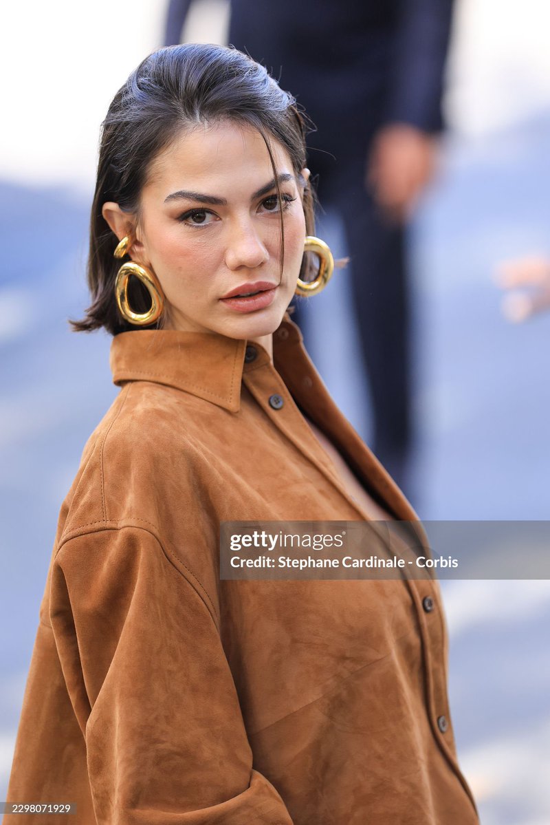 PortalDemetBR's tweet photo. 📸 | @/GettyImages • Site
#DemetÖzdemir deslumbrante como convidada no desfile da Balenciaga, durante a Paris Fashion Week. ✨

DEMET FOR BALENCIAGA PFW
#DemetÖzdemirxBalenciaga
#DemetÖzdemir #PFWSS27 https://t.co/YNusOAIGdj