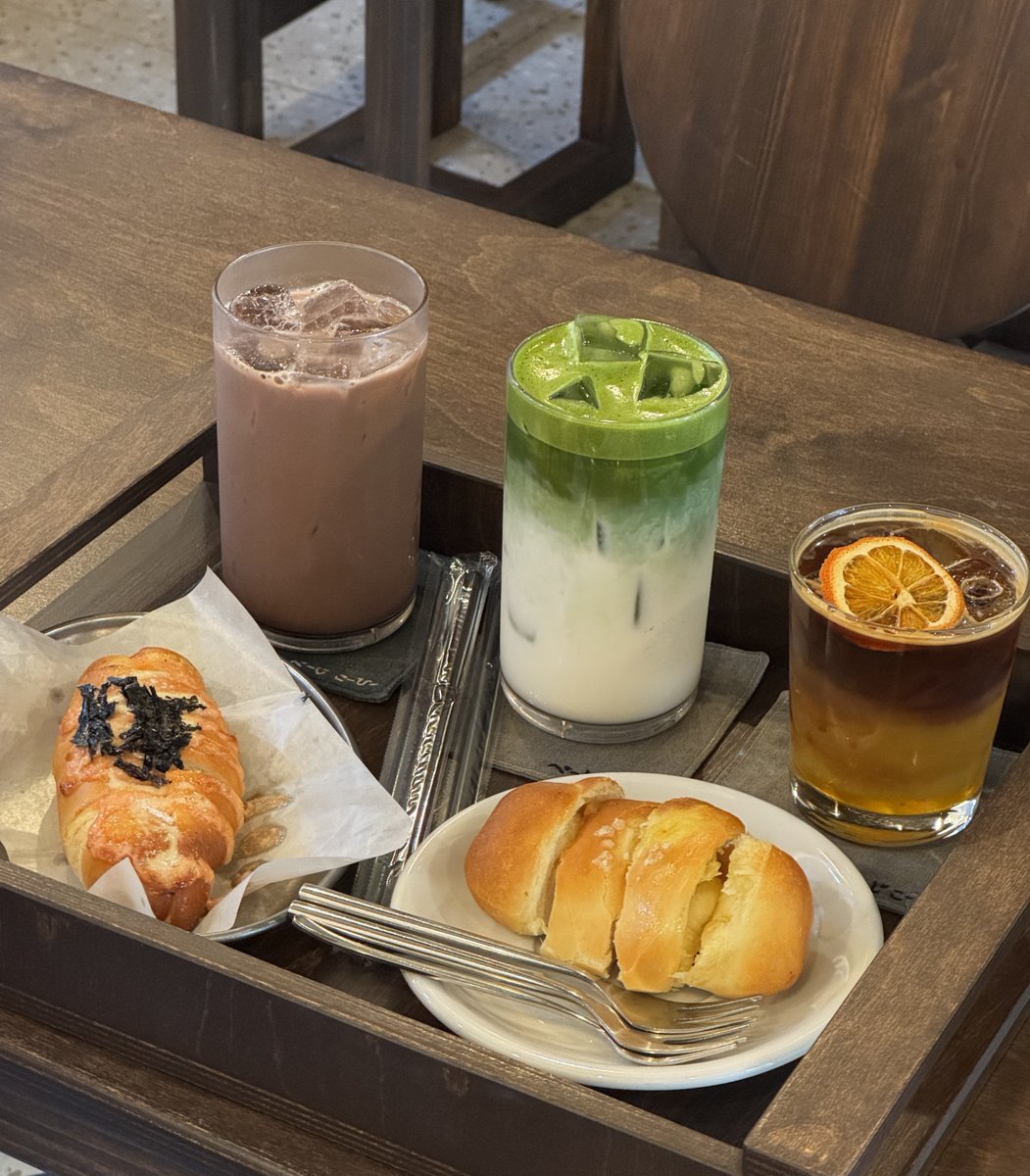 ribboney_'s tweet photo. 세명이서
맛차라떼2잔 아이스초코라떼 오렌지코히 보리라떼 아이스아메리카노 꿀고구마소금빵2개 명란마요소금빵2개 우유크림소금빵 두바이초코소금빵 두바이초코케이크 레몬케이크
다 먹고 2차로 엽떡머그러감 🤘🏻 https://t.co/Q8BDz8bPgA