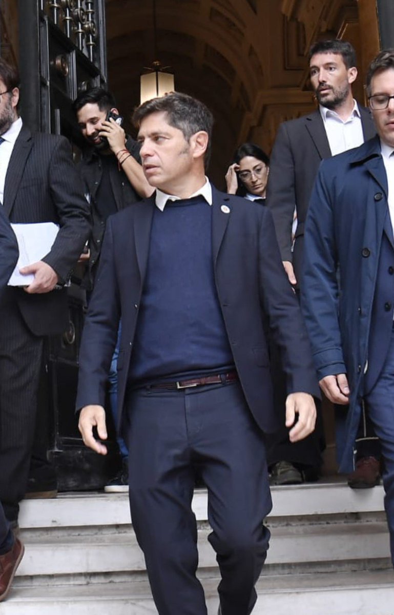 CeliaCa64635174's tweet photo. Mira todo lo que debe quedar para robar que pide más tiempo,miente diciendo se vienen los mejores años,como Macri todos chorros,ni un minuto más que se vaya.
 Kicillof presidente 2027
Vamos Kicillof✌️🧉🇦🇷 https://t.co/BFhf2sPqlG