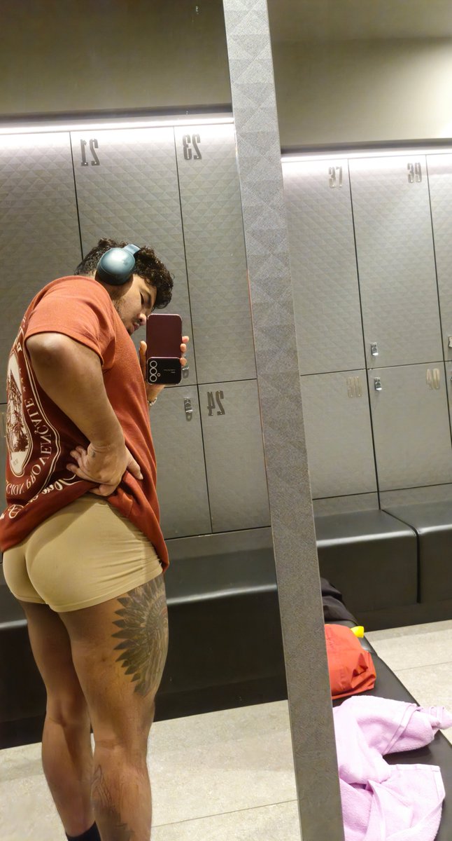 assourav_'s tweet photo. Most mandatory after leg day https://t.co/sHLwl3Xe4b