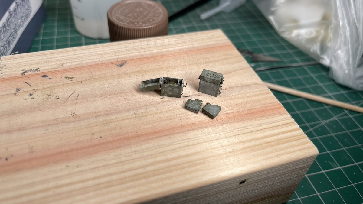 dorazonbiiii's tweet photo. ギリギリまで小物製作終わらない男のパカパカ弾薬箱_:(´ཀ`」 ∠): https://t.co/efe4mummHW