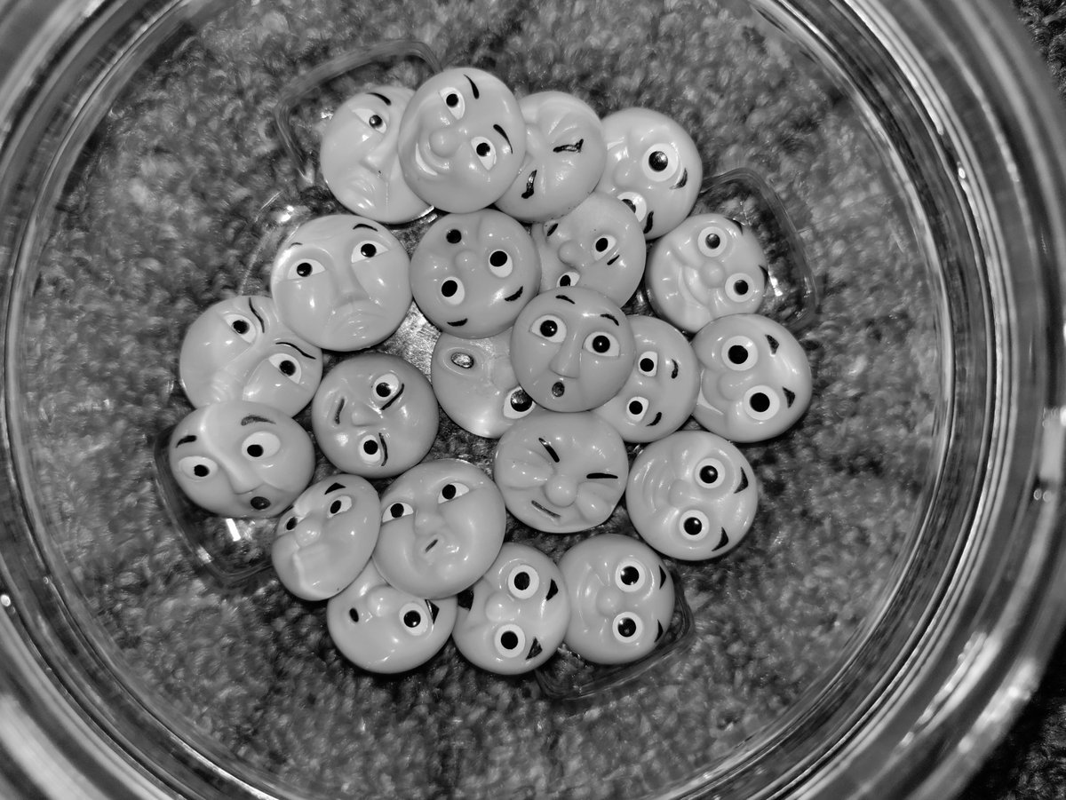 AlanAle62407097's tweet photo. Train Engine Faces 😡😨😏😀😞😖😟😱😒🚂 https://t.co/E2NObVH9Vw