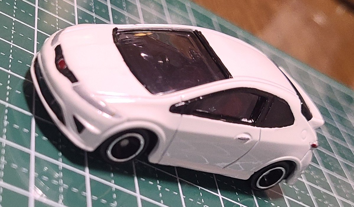 ash_0305's tweet photo. トミカ　シビック TYPE R EURO　色変え https://t.co/j2vYSziA3H