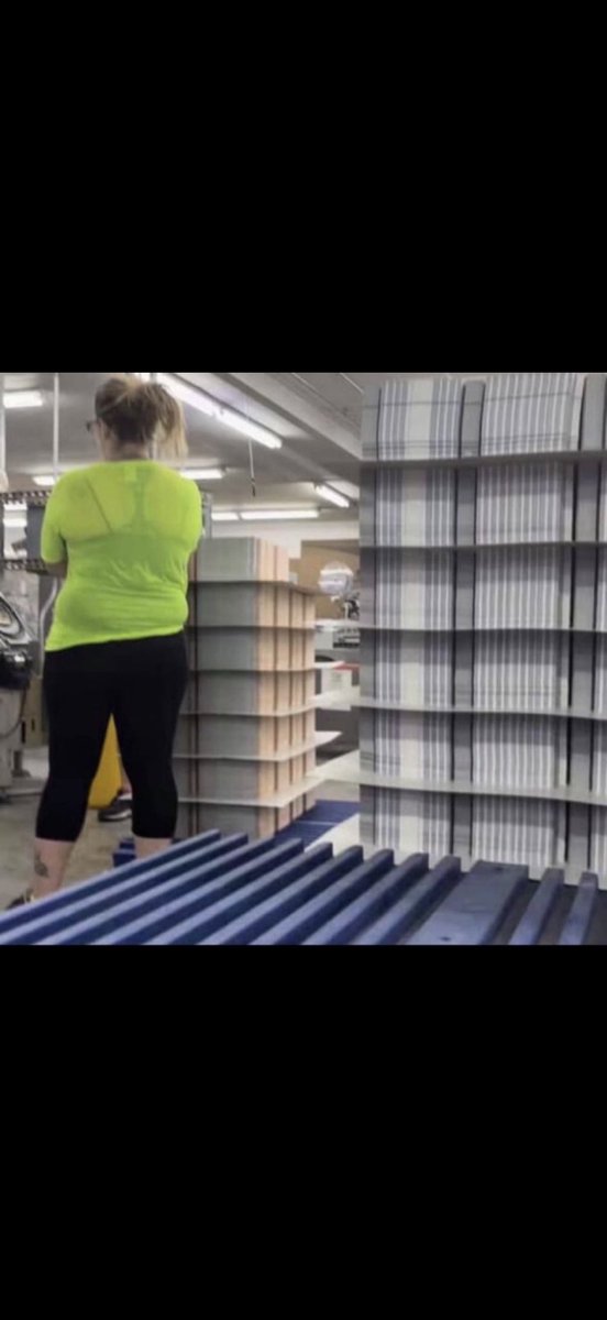 samepostchicks's tweet photo. Girl in black leggings and that light green top 
Love to pull her and hair and take it from the back 🍆🥵🥵
#blackleggings #lighgreentop #ponytail https://t.co/d61GLOwE2H