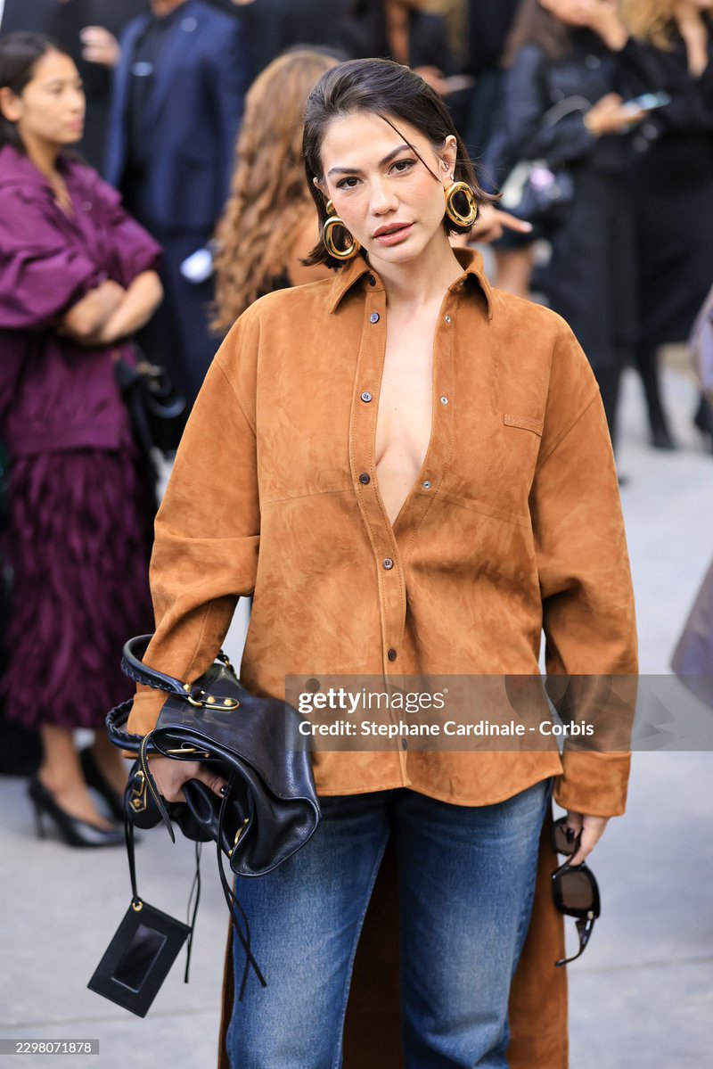 PortalDemetBR's tweet photo. 📸 | @/GettyImages • Site
#DemetÖzdemir deslumbrante como convidada no desfile da Balenciaga, durante a Paris Fashion Week. ✨

DEMET FOR BALENCIAGA PFW
#DemetÖzdemirxBalenciaga
#DemetÖzdemir #PFWSS27 https://t.co/m2egS3uxzW
