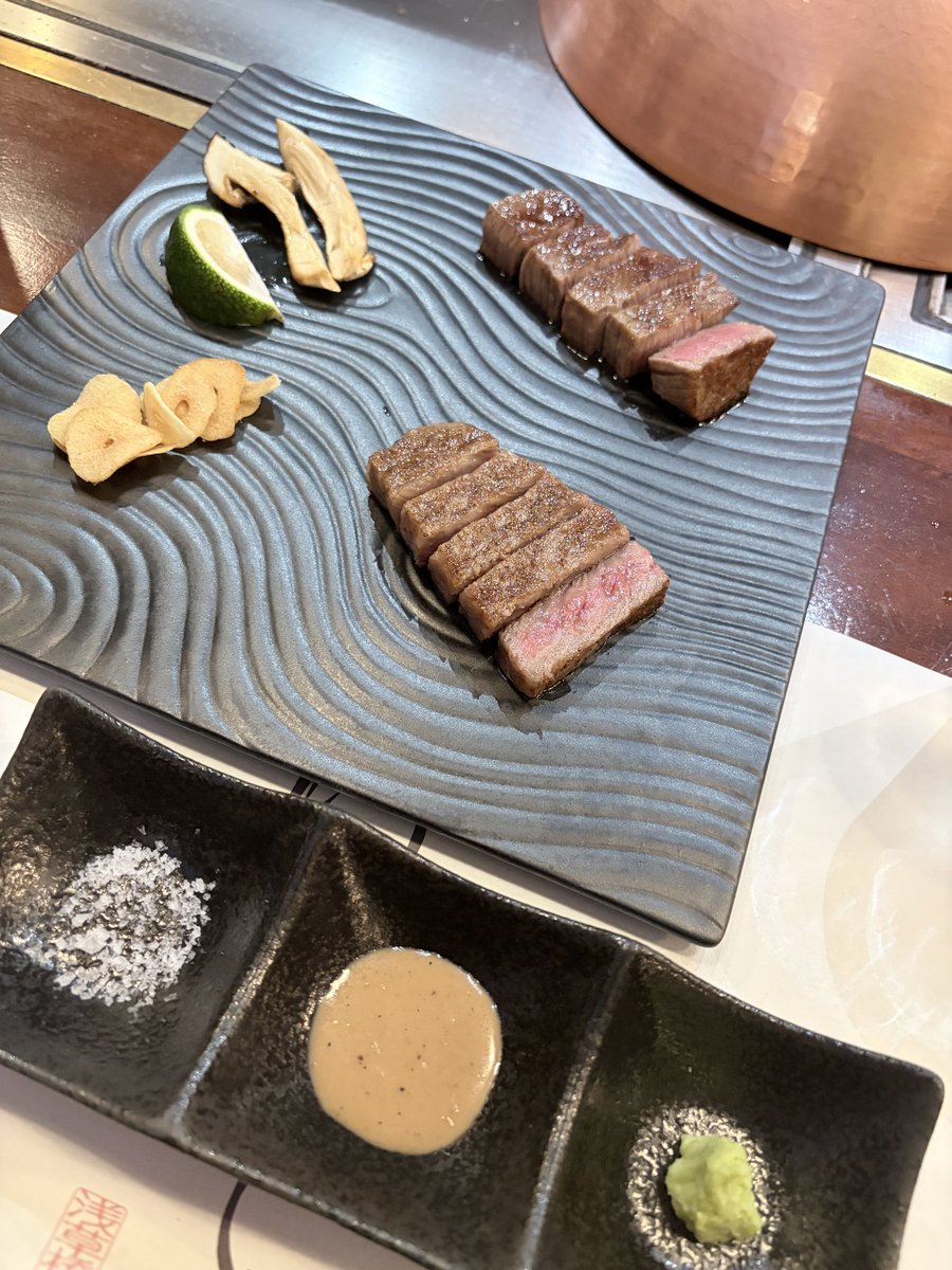 tomi_d2b's tweet photo. ちなみにディナーは鉄板焼きでした！
まじで感動で疲れすぎた🤣 https://t.co/30fgSbx4iE