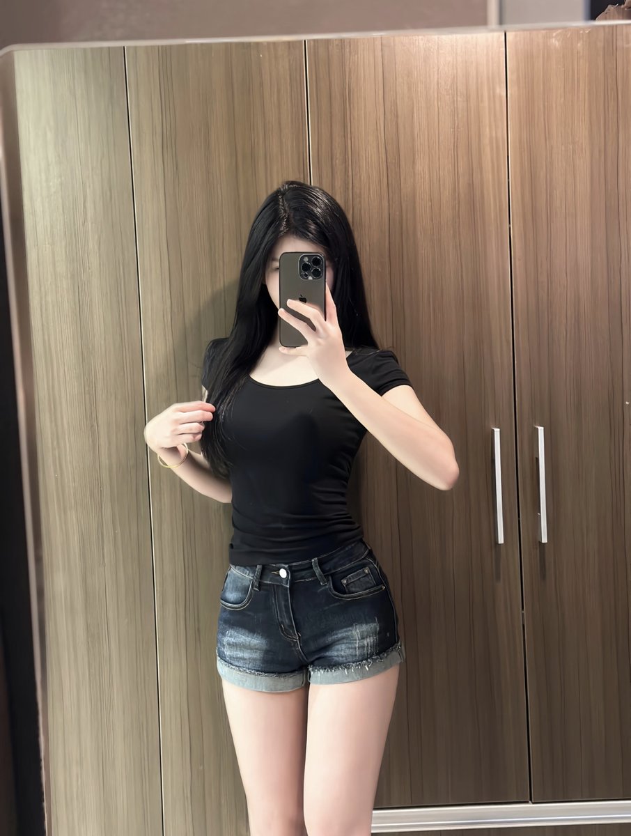 m421915's tweet photo. 女生99年，在北京平时比较宅一些，本人不丑身高168cm，体重56kg，附近有身高170左右的优质单男吗，必须能接受艾滋试纸检测的，不打扰生活的来  那种自以为是的口嗨男和聊骚的别私信我！#北京 https://t.co/hcYfqgAvBR