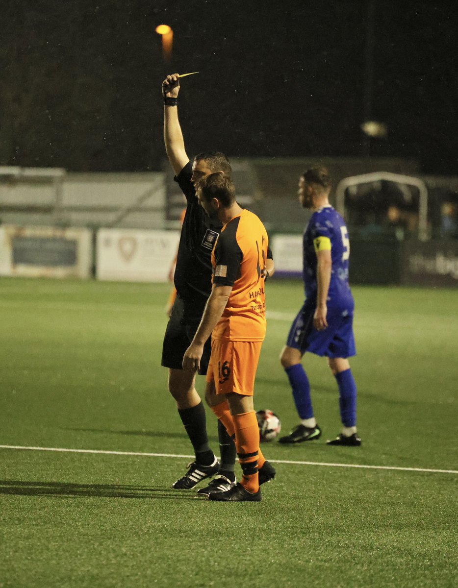 AntLowePhotos's tweet photo. A few from an eventful Wessex League Cup match between @HedgeEndRangers vs @BemertonHeathFC , one of the floodlights packed up, taking out the scoreboard and as I found out at half time the toilet lights as well then the heavens opened in the 2nd FT 3-0 to Hedge End https://t.co/4PwJLSQ3Tn