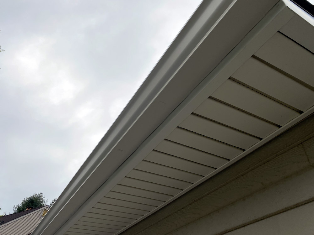 AllRoofingSol's tweet photo. From worn-out to weather-ready >> Vinyl Soffit, Aluminum Wrapping &amp; Gutters Installation, Wilmington DE 19809 https://t.co/rMiyMtCxPO