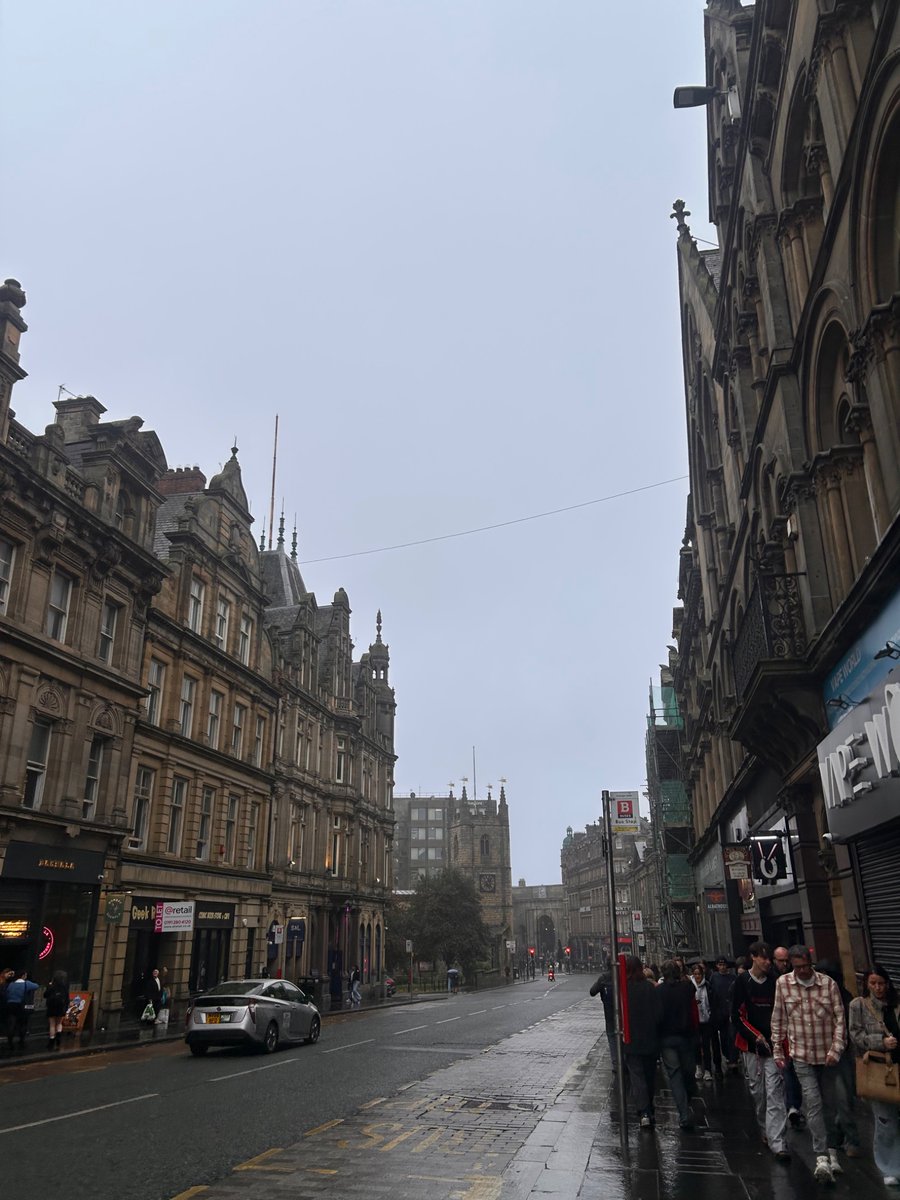 alfucore's tweet photo. just realised that i left india i move out?? I MOVED TO THE UK??? IM NOT IN INDIA??? I MOVED ??? AND THIS IS WHAT MY AVERAGE WALK LOOKS LIKE? https://t.co/Luy4Wwitkx