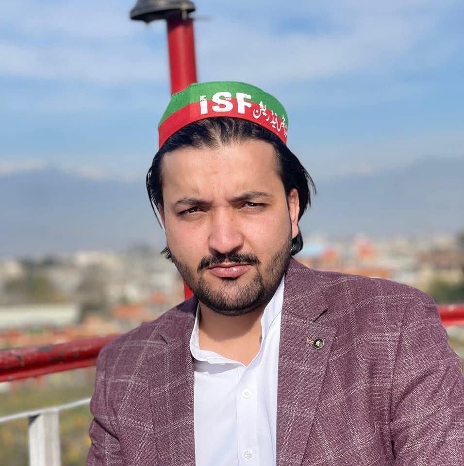 KaliwalYam's tweet photo. آواز اٹھائیں 🚨
آئی ایس ایف ہزارہ ریجن کے صدر رمیز سواتی کے اغواء کو ہفتہ مکمل ہوا لیکن ابھی تک پتہ نہیں کہ وہ کہاں ہے، بازیابی کے لئے سب آواز اٹھائیں https://t.co/SAfrbZKZkA