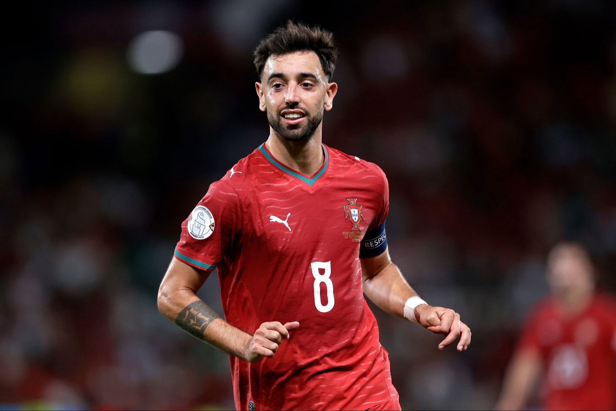 qp121p's tweet photo. كابتن البرتغال اليوم 👏

معلوماته عن مسيرته :
3 مشاركات بالابطال كلها خروج من المجموعات
لم يسجل اي هدف اقصائي في دوري الابطال
لم يسجل اي هدف اقصائي في اليورو
لم يسجل اي هدف اقصائي في دوري الامم
نافس على الهبوط موسمين في ايطاليا وموسمين في انجلترا
لم يحقق اي بطوله كبيره مع الانديه https://t.co/AtVUuEySdW