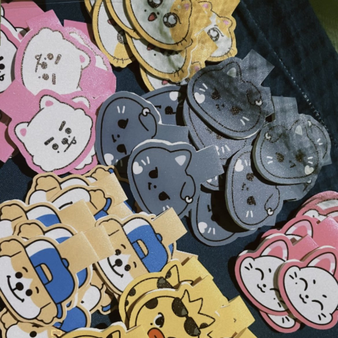 vitaminvins's tweet photo. umabsent sa work para tapusin ang freebies haha magnetic bookmark kayo d’yan ^^

see ü engenes! 🧡 https://t.co/k16vceMbIf