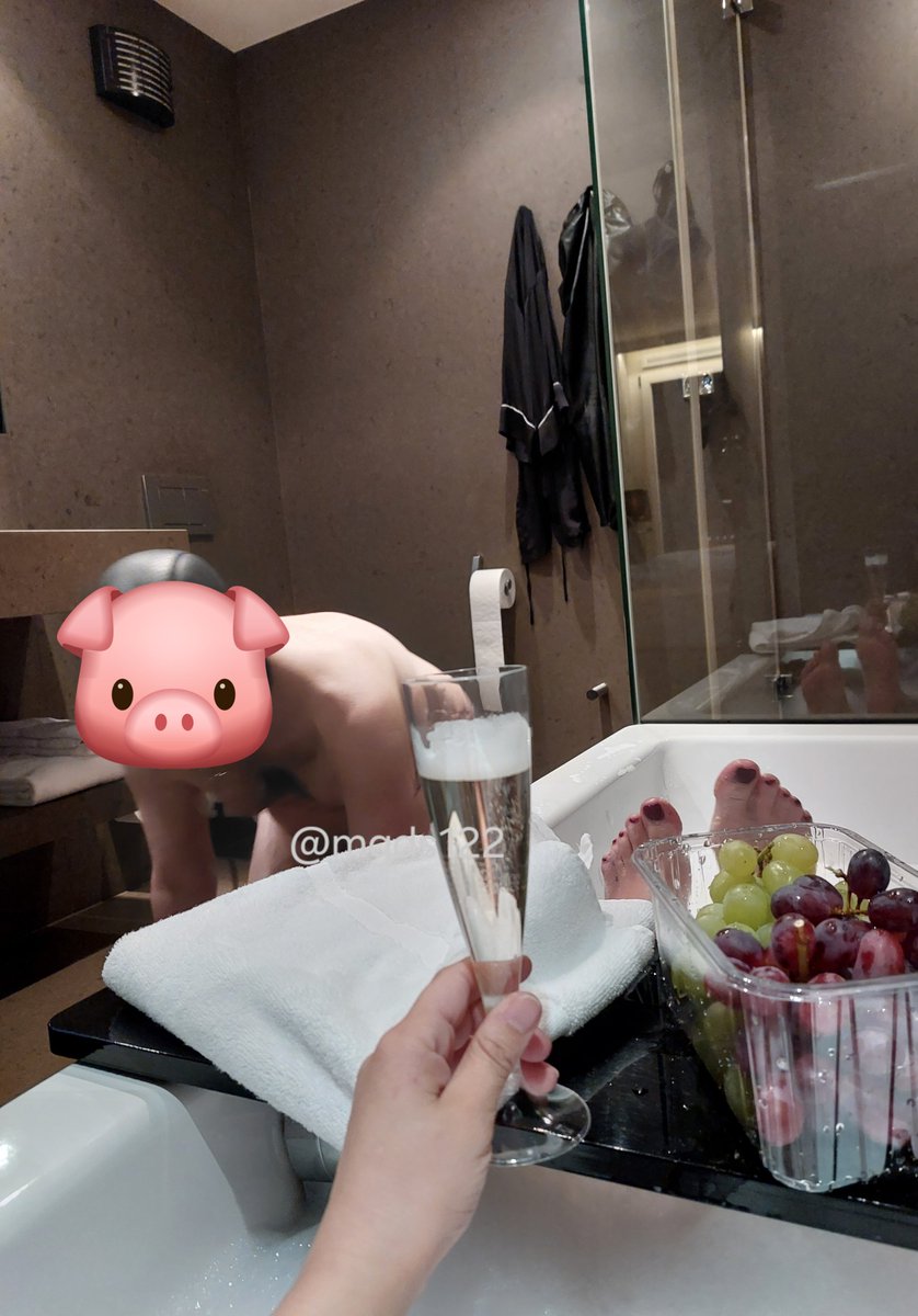 mgds122's tweet photo. Wer ist das nächste 🐷 der mir dient ? 😈🔥
#loser #findom #femdom #cashpig #domina #herrin https://t.co/VOkSmX83ux