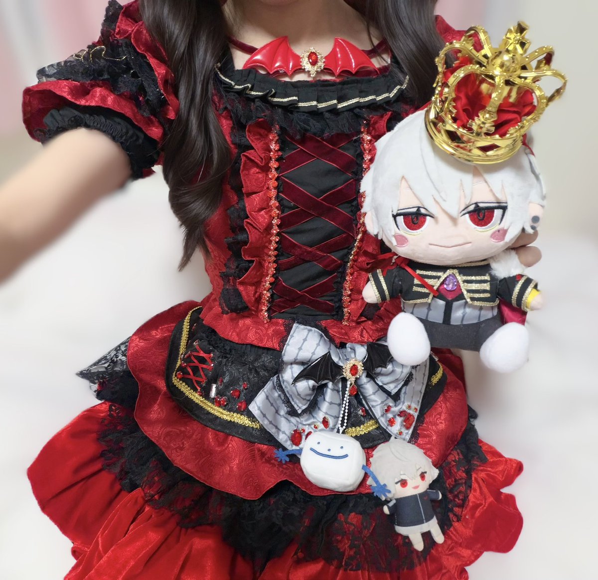 Vamp_umi's tweet photo. 気合い入れて参戦服自作しました！🦇
くずはぬいの参戦服も作ったよーჱ̒ ᴖ⩊ᴖ )
沢山こだわったから見て見てー！！

 #葛葉ブラッディコーデ ♥️⟡.· https://t.co/da2V1J7QQN