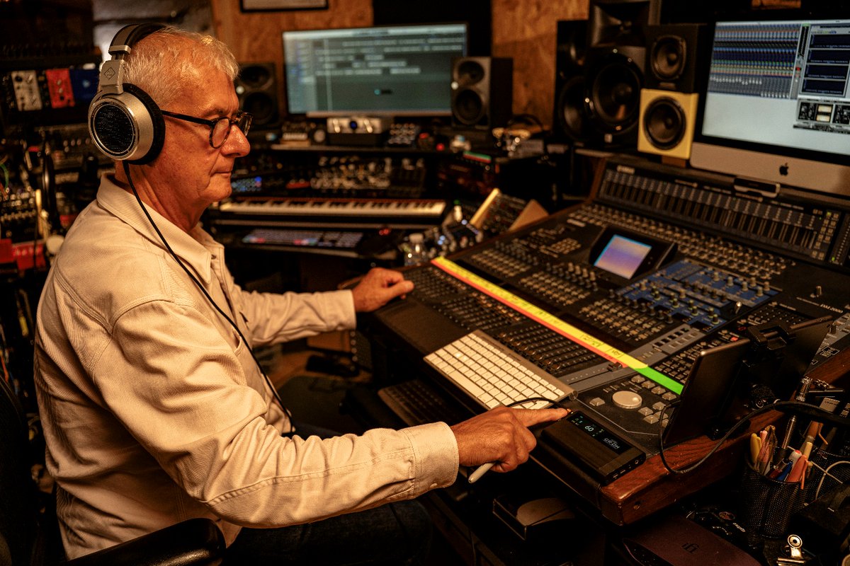 audiomusicadigi's tweet photo. El legendario GR2 de iFi audio recibe mejoras de estudio. La versión Master Tuned del iDSD GR2, reinventada por el productor Steve Levine, ganador de los premios Grammy y Brit Awards @ifiaudio #AudioMusicaDigital #iFiaudio #GR2MT #SteveLevine #DAC https://t.co/2MrYRkNb4z https://t.co/xZTuK8vc7h