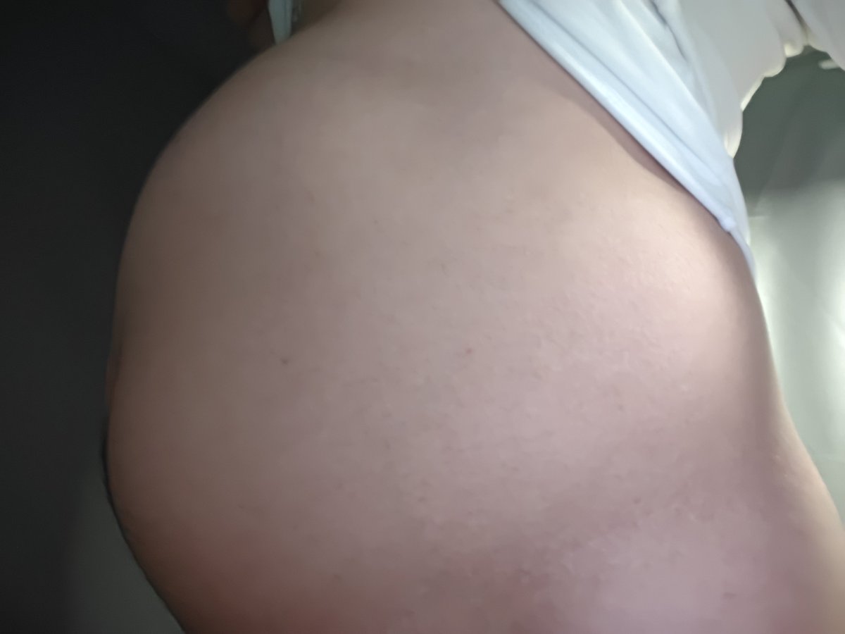 CYong89500's tweet photo. 如果我可以一直撑大到肚脐都凸起来就好了，肚子还是不够大😜😜😜 #bellyinflation #airinflation #inflation #belly https://t.co/ViqJpPRyIx