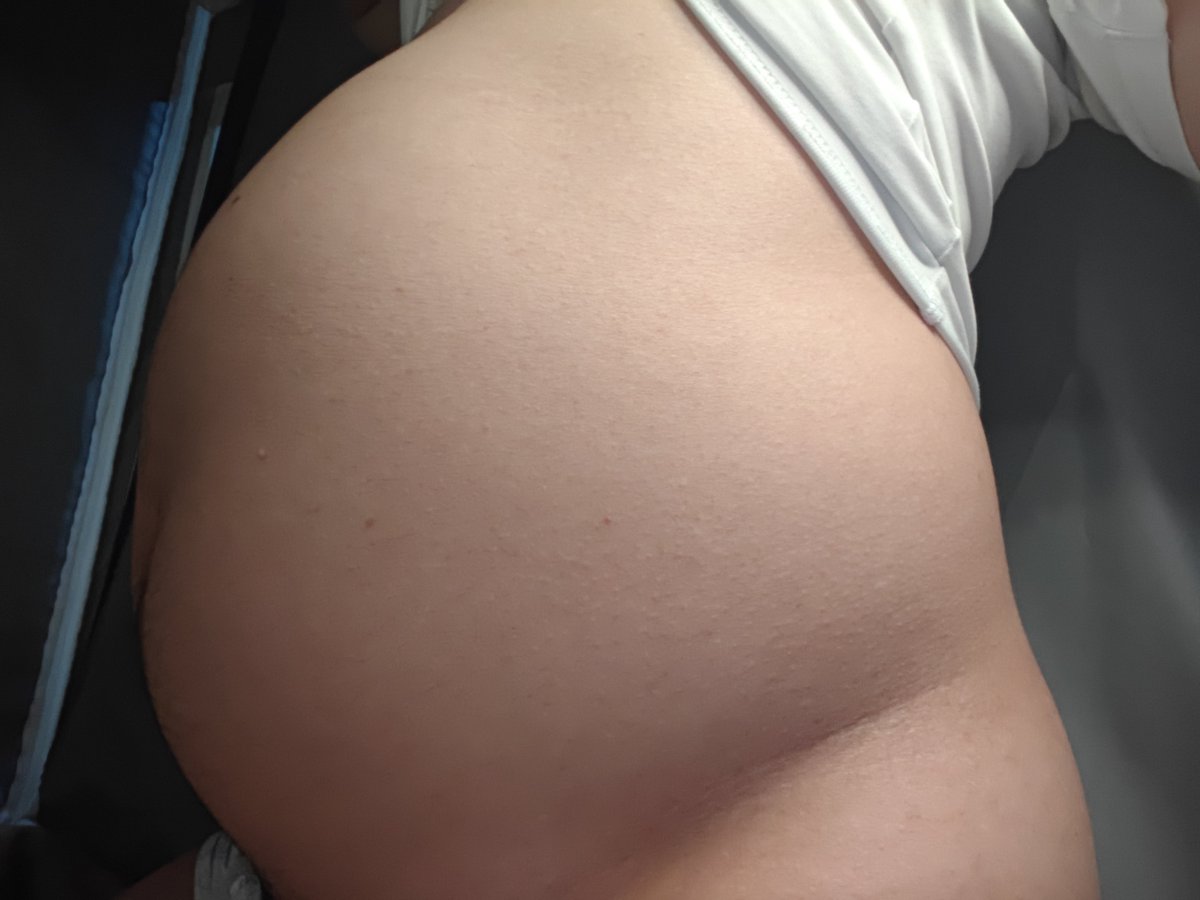 CYong89500's tweet photo. 如果我可以一直撑大到肚脐都凸起来就好了，肚子还是不够大😜😜😜 #bellyinflation #airinflation #inflation #belly https://t.co/ViqJpPRyIx