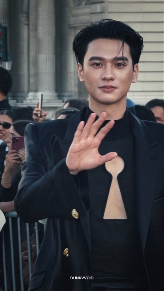 JengJeng859380's tweet photo. He so hot 🔥 

KENG NAMPING IN PARIS FW27

#SchiaparellixKENGNAMPING
#Schiaparelli
#KengHarit #nampingster https://t.co/zZWx5IurQM