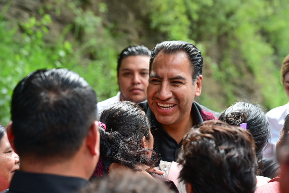 ramirezlalo_'s tweet photo. En Bochil supervisé la rehabilitación del tramo carretero Villahermosa-Tuxtla Gutiérrez.

En este año vamos a rehabilitar más de mil 200 kilómetros de caminos en todo el estado, y el próximo año trabajaremos de la mano con todos los ayuntamientos para duplicar esta meta y avanzar hacia la rehabilitación de gran parte de la red carretera de Chiapas.

Porque cuando rehabilitamos un camino, no solo mejoramos la conectividad, garantizamos que la salud, la educación y la prosperidad lleguen a todos los pueblos de Chiapas.