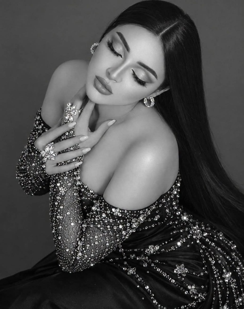 bosymoustfa's tweet photo. #لست بحاجة #لمن يراني
أنا #أرى نفسي #جيداً..! "🍁🖤
#كبرياء_انثي👑
#BOSY 🦋 https://t.co/GASkNeDOrR