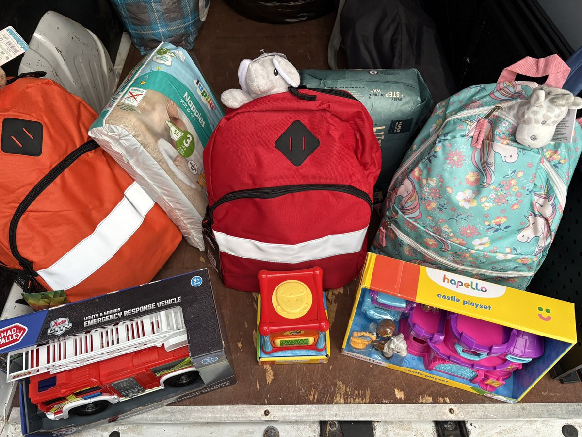 bfolwestdun's tweet photo. Busy night for Bags full of Love delivering backpacks across West Dunbartonshire for three special wee ones 💜💜💜 https://t.co/wDRRZdSI4b