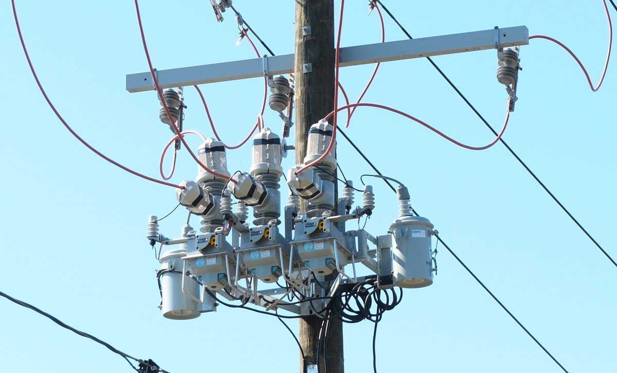 cmpco's tweet photo. More than 34,000 customers had power restored within 48 hours after last weekend’s nor’easter, thanks to the dedication of CMP crews, support teams and advanced grid technology (like these smart devices in the photo). Read more: https://t.co/FLHIGe7Ssk https://t.co/VtkWrB5zyv