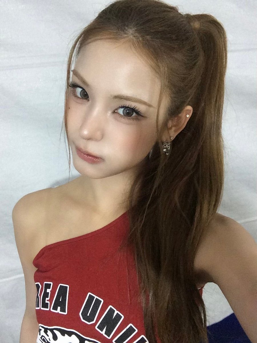 TOMIOKAMAIfr's tweet photo. 💬 › +CHAT — 30.09.26

➜ Mai vous a envoyé un nouveau message 

⊹ #마이 #MAI #TOMIOKAMAI #冨岡まい #IZNA #이즈나 https://t.co/ynr49fxzCv