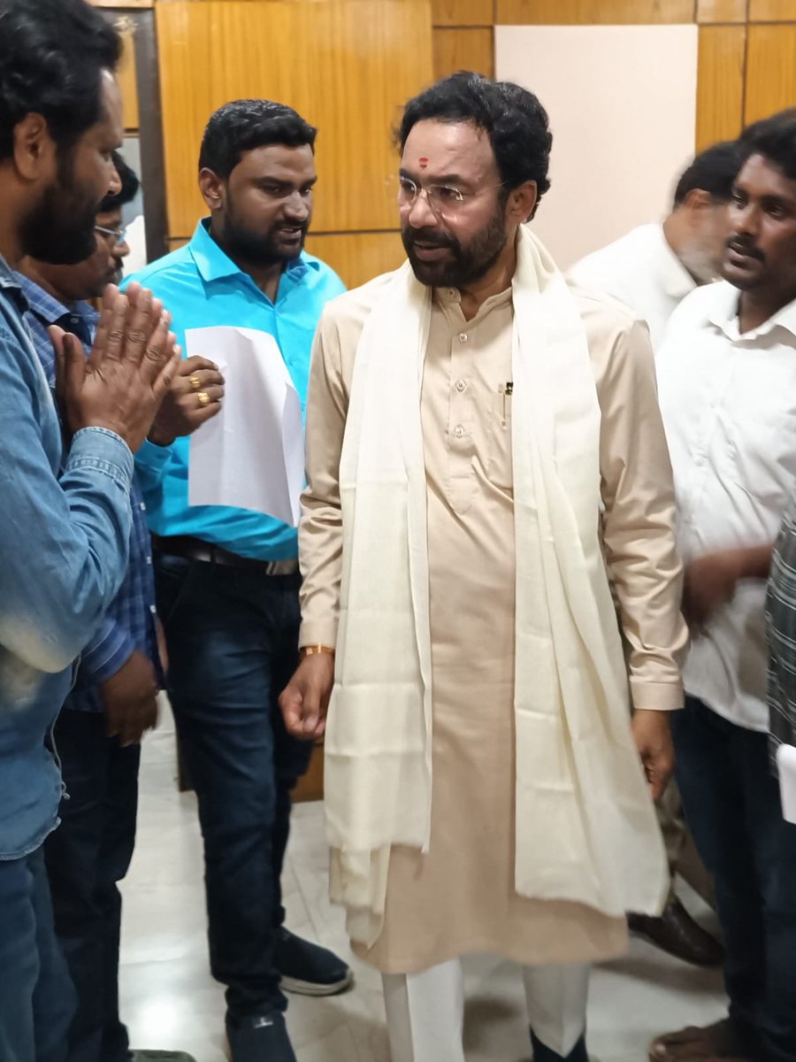 Dursety's tweet photo. NITW #Warangal employees graduates votes are missing.. 🙏🏻 kindly help them

#MLCElections
#GraduateVoters
#GraduateMLC
#TELANGANA 
#ShramSamvad https://t.co/WlODt3HW8Q