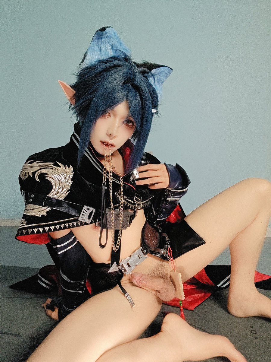 uuzmm2000's tweet photo. 啧啧啧，左公子私下原来喜欢玩这种😋

#男娘 #男の娘 #femboy #cos #明日方舟 #左乐 https://t.co/hg25vQzx5e
