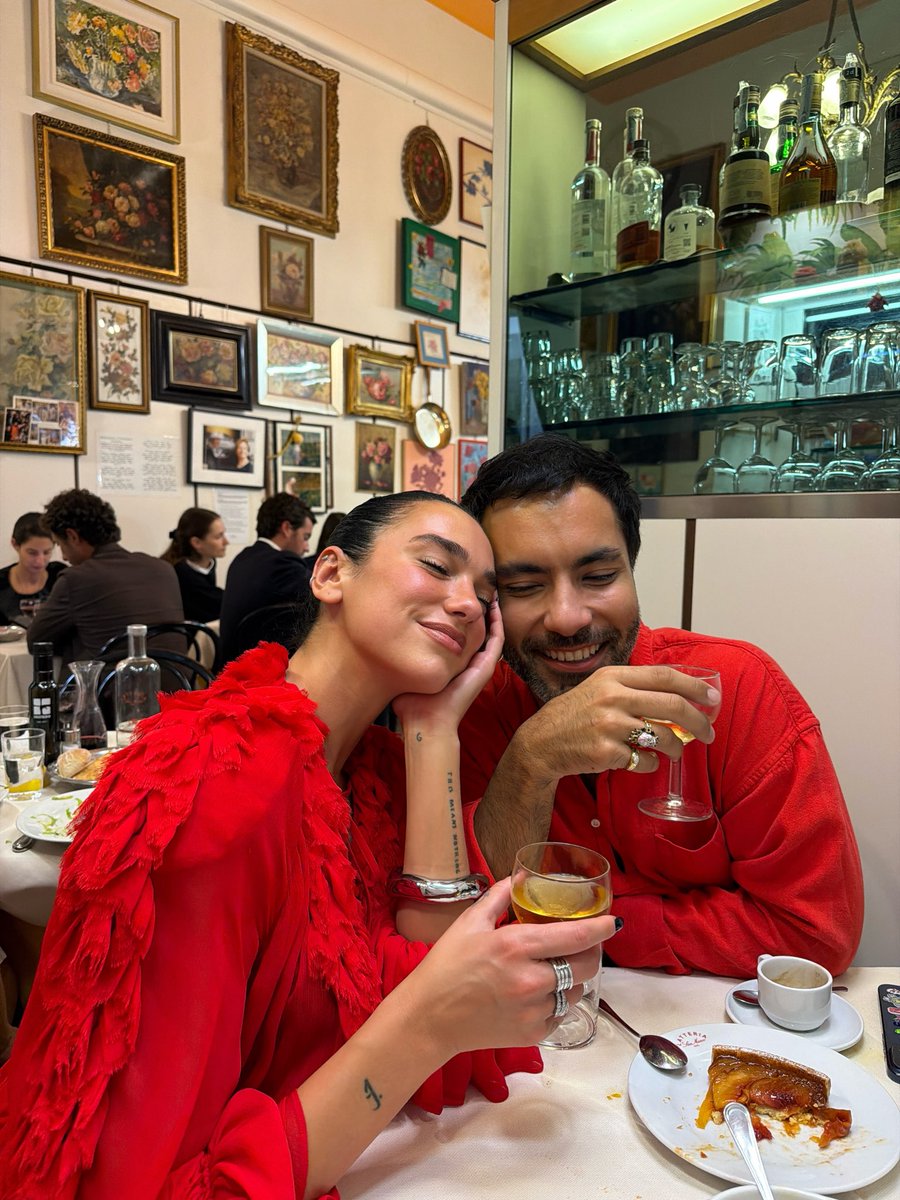DUALIPA's tweet photo. Milan...such a cool place https://t.co/6qe6ufK4m1