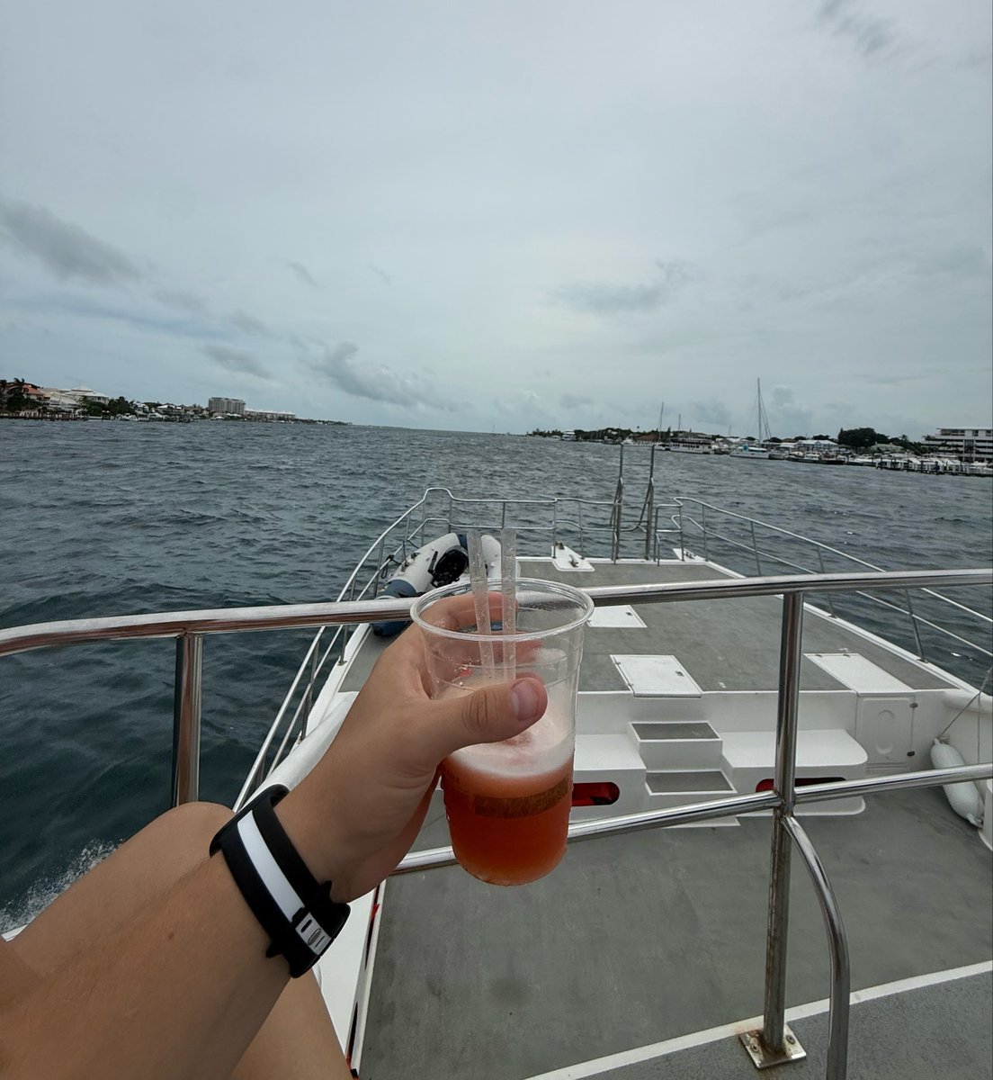 valueandrtime's tweet photo. Just checked the charts, might be the perfect time for a boating accident https://t.co/qnjDTzdcCP