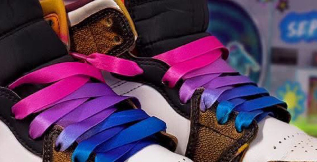 FeedMe_Katsudon's tweet photo. "Forgotten island shoelaces"

THAT'S THE BISEXUAL FLAG https://t.co/39T5sPy5xs