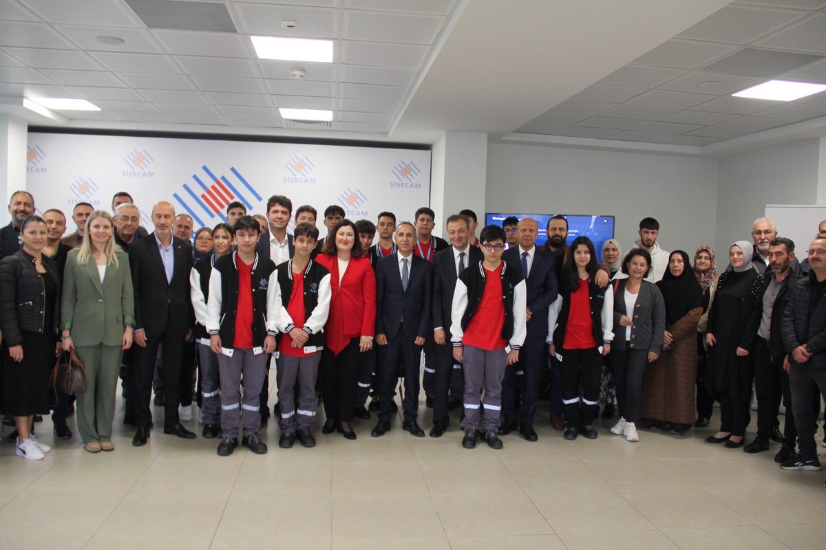 odunpazarimem's tweet photo. Odunpazarı İlçe Milli Eğitim Müdürlüğü ile Şişecam arasında 25 Aralık 2025 tarihinde imzalanan protokol kapsamında hayata geçirilen programın açılış töreni, 30 Eylül 2026 tarihinde Şişecam Eskişehir Cam Ambalaj Fabrikası Sosyal Tesisleri’nde gerçekleştirildi. @Baris_hanci https://t.co/Bu0GWhRbaS