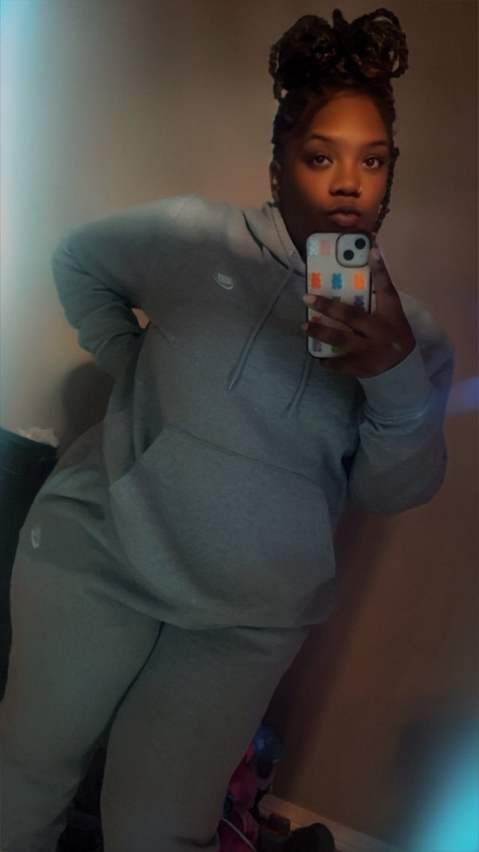 Call_Me_Loyal_'s tweet photo. Sweatsuits season 😌 https://t.co/xbl39dHiH7
