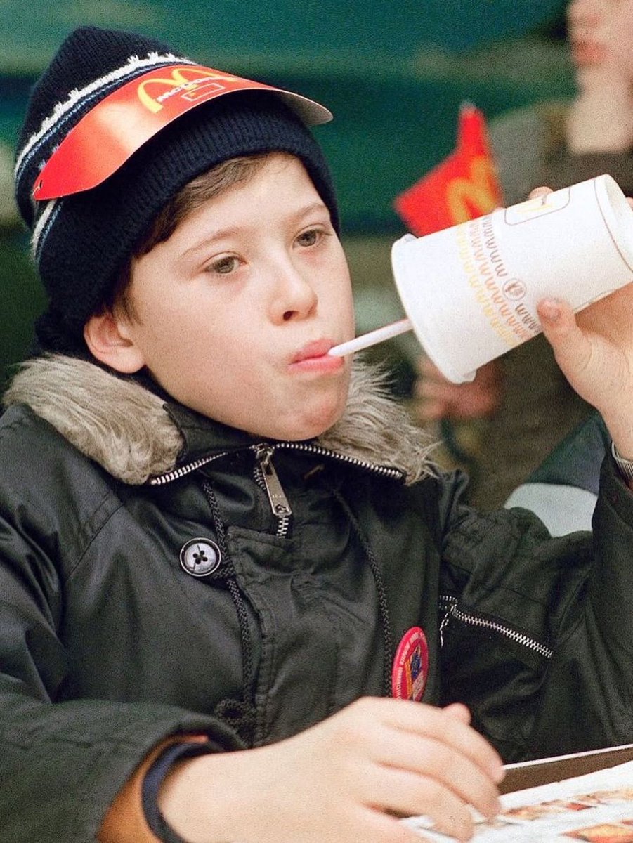 corporatelored's tweet photo. The opening of the first Russian Mcdonald's https://t.co/rEbO3fLA9f
