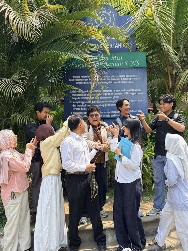 illicipsee's tweet photo. wkwk lucu bgt c, thank you for everything guys love u🐣
(aku sebenernya skip semhas, cm pengen ada foto”, jd sekalian aja pas sempro jopan hehe) https://t.co/FKtb5FFD5R