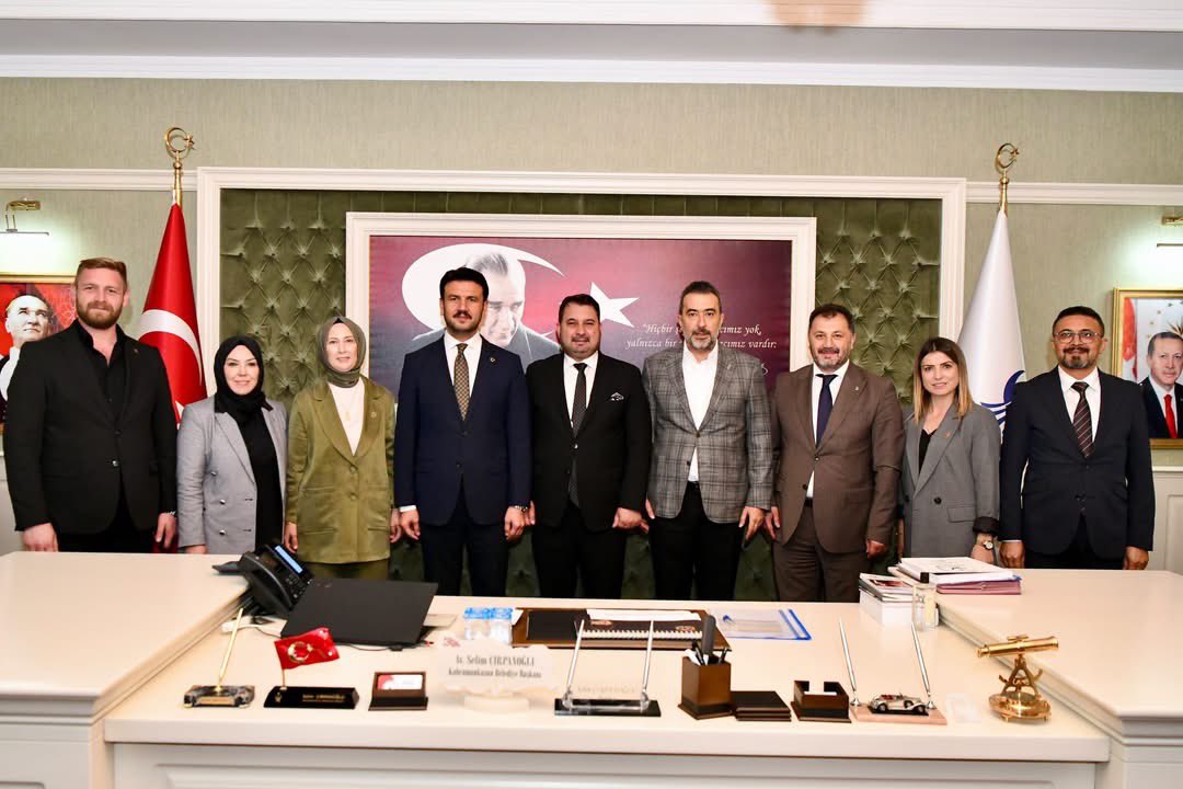 selimcirpanoglu's tweet photo. Ankara İl Başkanımız Sn. @hakanhanozcan ve  Ankara Milletvekilimiz Sn. @kurtcancelebi ‘yi belediyemizde ağırladık. 

Kıymetli İl Başkanımıza ve Sayın Vekilimize nazik ziyaretleri ve ilçemiz için yapacakları katkılar dolayısıyla teşekkür ediyorum. https://t.co/axjHIjSwV5