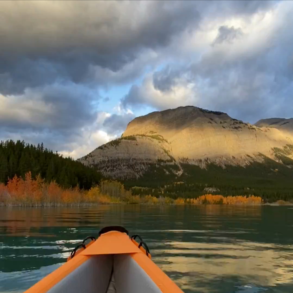 CrossingResrt's tweet photo. #October is your last chance to see the stunning #FallColours along the #IcefieldsParkway! 🍂 Enjoy Fall hikes and attractions. Book our Fall Spectacular #package: $199 for 2 guests + #FREEBreakfast! 👉 https://t.co/cd1fynrqBw
*Icefields Explorer & Glacier Skywalk close Oct 12* https://t.co/RyRAcSysdY