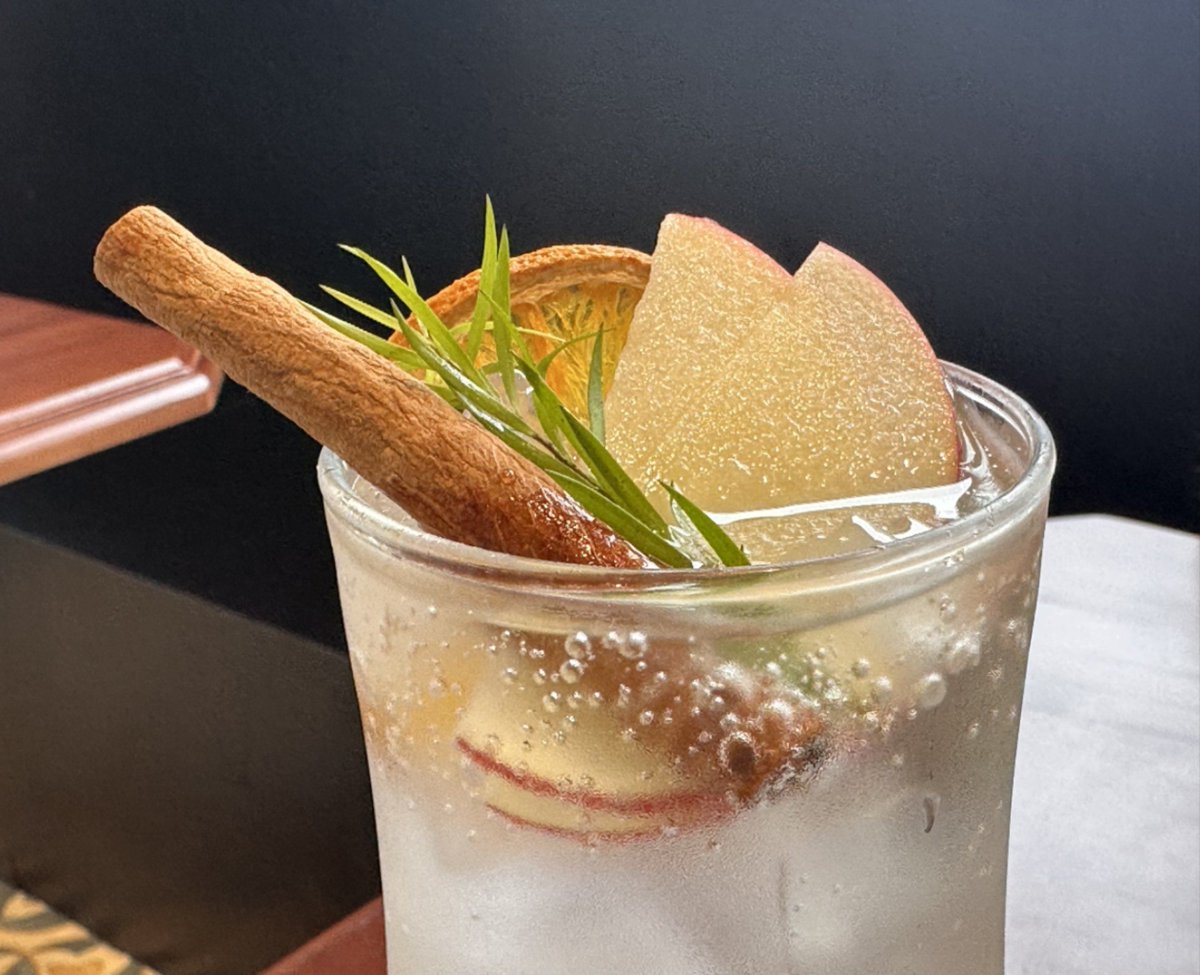 MadeleneRk2's tweet photo. Prepara un refrescante horchata de arroz en 5 pasos sencillos: remoja arroz, licúa con canela, filtra, mezcla con azúcar y leche, sirve con hielo. Ideal para el verano! https://t.co/J15pxBPPqE